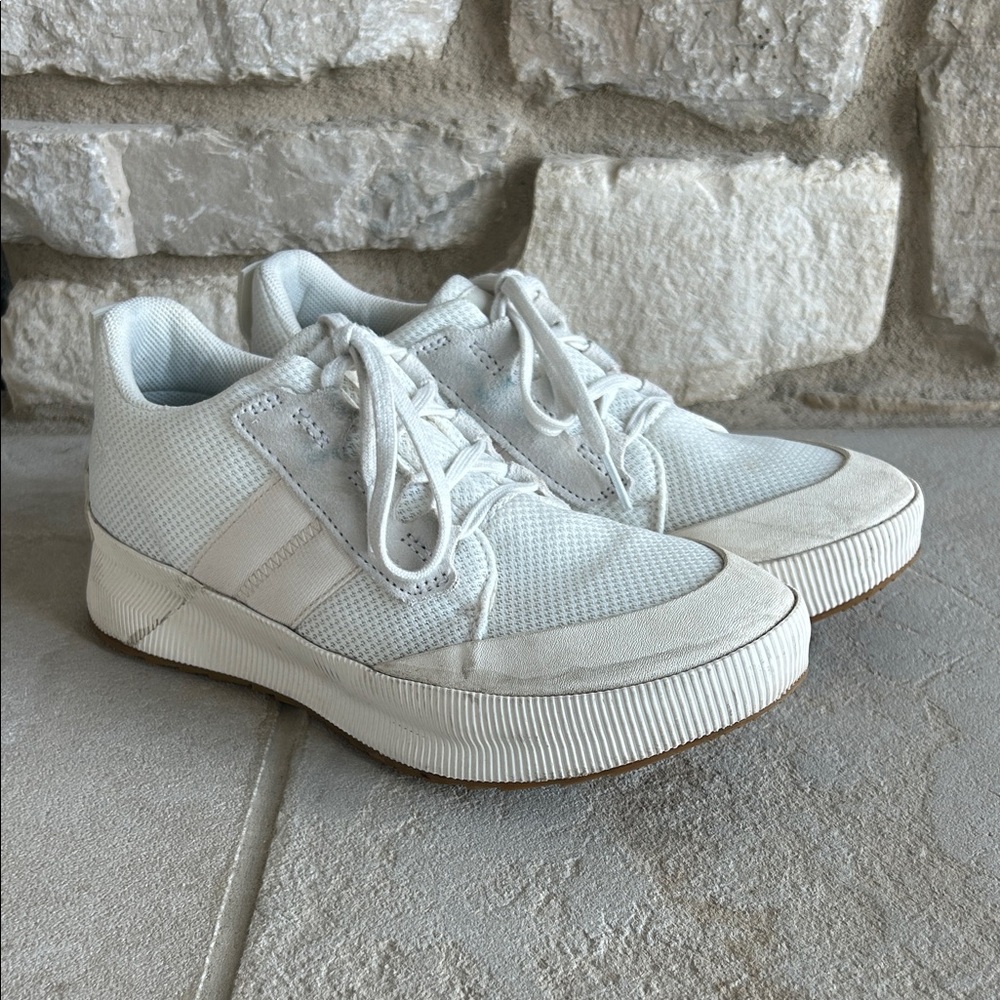 Sorel Women’s white sneaker canvas